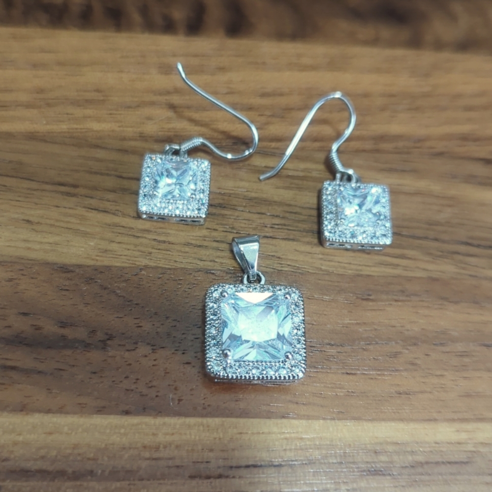 Rhinestone sparkly square cut crystal silver tone pendant and dangle ear…